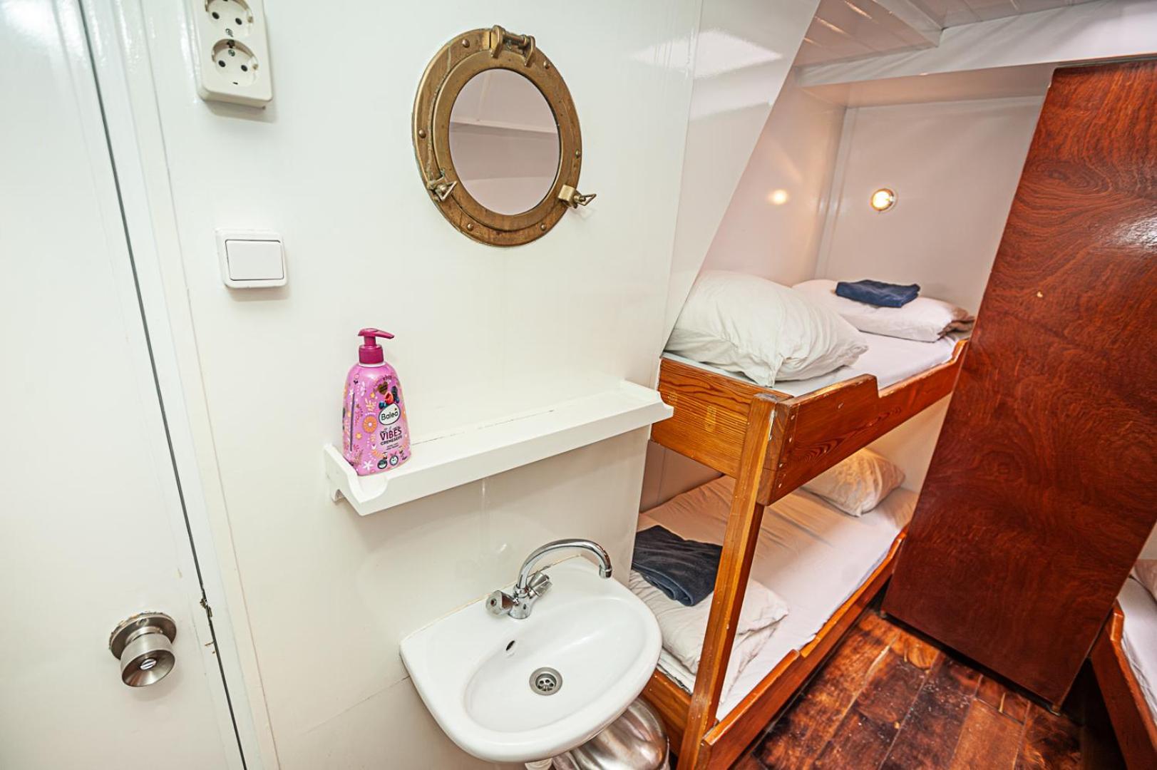 Amsterdam Hotelboat Exterior photo